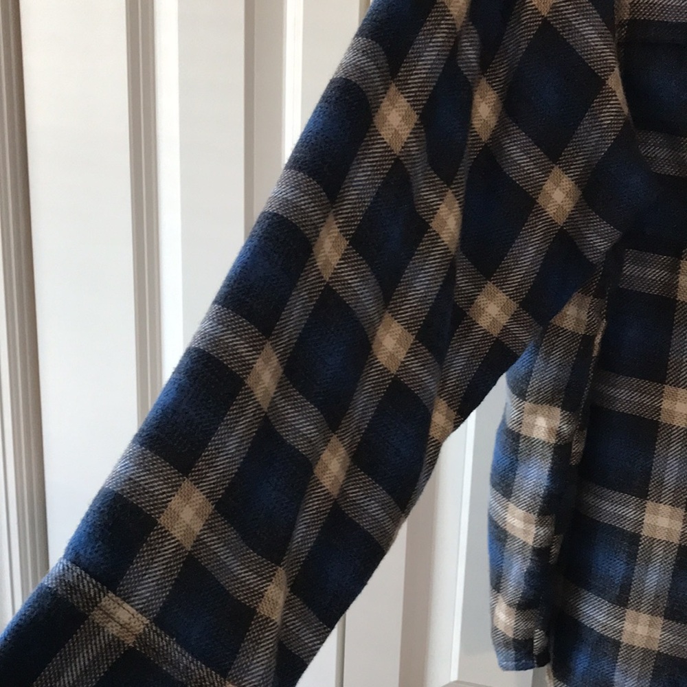AEO- Plaid button down - Picture 6 of 14